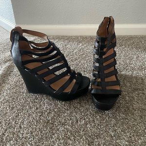 Black wedges